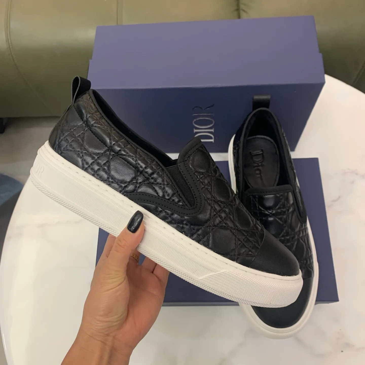 Men's men's shoes 💰400 [New style] 🧁🧁 Dior (velvet lining and leather lining are preferred when ordering) D's new product is on the market, full first-layer calfskin with embroidered classic diamond pattern D's craftsmanship, high-end and classy, ​​comfortable on the feet, versatile to wear, full of three-dimensional sense, available in 4 colors: black, coffee, gray and khaki, size: 39-44 (45 can be customized, cannot be returned)